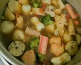 Foto langkah ke 4 dari resep Shabu Bakso Ikan Kuah Tom Yum 🍲.