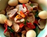 Foto langkah ke 4 dari resep Tumis jamur merang with telur puyuh.