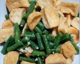 Foto langkah ke 6 dari resep Tumis tahu kacang panjang.