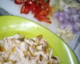 Foto langkah ke 1 dari resep Ayam suwir saus tiram.