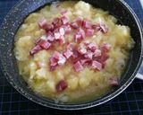 Foto del paso 6 de la receta Tortilla de patata, cebolla, puerro y jamón