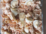 Ensalada de huevos de gallina Guinea
