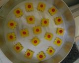 Foto langkah ke 4 dari resep Cookies Strawbery Jam.