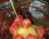 صورة لخطوة 2 من وصفة عصير الفراولة المميز🍓🍸🍸