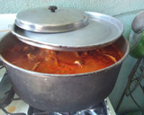 Foto del paso 4 de la receta: Pavo indio con salsa de tomate preparada y aceitunas con hueso (guisado)