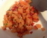 Foto del passaggio 3 della ricetta Carpaccio Pescespada e pistacchi. Tartare di salmone e fragole. Gambero in guazzetto d'arancia