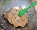 Foto del paso 3 de la receta: Galletas de mantequilla y lacasitos