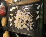 Foto del paso 2 de la receta: Muslitos de pollo con patatas, zanahorias y champiñones