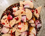รูปขั้นตอนการทำที่ 3 ของ ยำแซลมอนไข่แดงเค็มหมูยอ