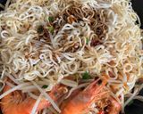 Foto langkah ke 4 dari resep Mie Goreng Kari Udang.