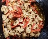 A picture of step 2 of Chicken chow mein.