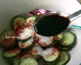Gambar langkah 2 resipi Oi Muchim (Korean Spicy Cucumber Salad).