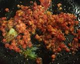 Foto del paso 1 de la receta: Molletes de frijoles con longaniza