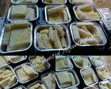 Foto langkah ke 1 dari resep Bread Puding with topping cheese, chocolate and almound.