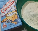 Foto del paso 1 de la receta: Pancitos con salame y semillas