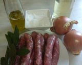 Foto del paso 1 de la receta: Salchichas con vino y cebolla