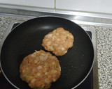 Foto del paso 1 de la receta: Hamburguesas de salmón ahumado