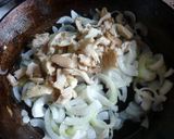Foto del paso 2 de la receta: Pizzetas con cubierta de salsa de girgolas (hongos)