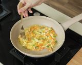 Foto langkah ke 3 dari resep Korean Tortilla Egg Sandwich Devina Hermawan.