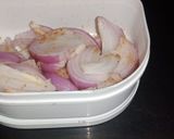 A picture of step 3 of Masala onion.