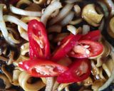 Gambar langkah 4 resipi Sotong Kicap Manis.