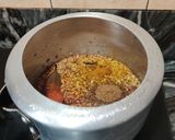 A picture of step 6 of White matar chole.