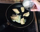 A picture of step 5 of Shrimp Crispy Momos.
