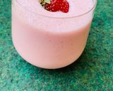 A picture of step 2 of Strawberry smoothie.
