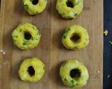 A picture of step 3 of Aalu vada.