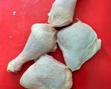 Foto del paso 2 de la receta: Cuartos traseros de pollo asados al horno con patatas nuevas