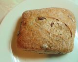 Foto del paso 1 de la receta: Pan de olivas con ventresca de atún y anchoas