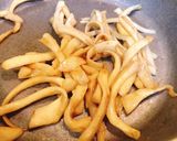 Hình bước làm 2 của món Mỳ Udon xào sốt Bulgogi