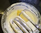 A picture of step 2 of Raffaello pudding.