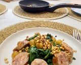 Foto del paso 5 de la receta: Espinacas frescas con uva caramelizada y salchicha criolla dorada