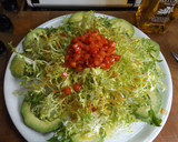 Foto del paso 2 de la receta: Ensalada de escarola y aguacates con semillas
