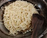 Foto langkah ke 5 dari resep Mi Goreng Jawa.
