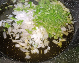 Foto del paso 4 de la receta: Guiso de papas con calamarcitos