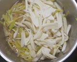 Une image de l'étape 2 de Papillote de saumon et légumes de saison.