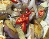 Gambar langkah 4 resipi Tauhu dan terung goreng tumis.