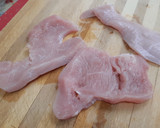 Foto del paso 1 de la receta: Pechuga de pavo al ajillo en ensalada