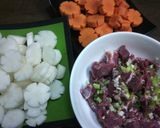 Hình bước làm 1 của món Bò hầm củ cải, cà rốt
