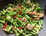 Foto langkah ke 3 dari resep Tumis buncis bakso kecap.