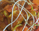 Foto del paso 5 de la receta: Verduras salteadas con seitán casero y brotes (🌱)