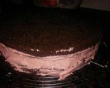 Foto del paso 10 de la receta: Torta de chocolate rellena con crema y mermelada de frambuesa