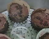 Foto langkah ke 4 dari resep Cupcake Cokelat Eggless.