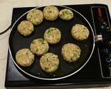A picture of step 4 of Sabudana Tikki.