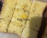 Foto langkah ke 4 dari resep Korean Garlic Cheese Bread Simple Pakai Roti Tawar.