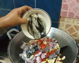 Foto langkah ke 3 dari resep Cumi pedas tinta hitam.