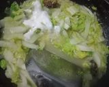 Foto langkah ke 3 dari resep Tumis sawi putih dengan santan.