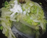 Foto langkah ke 3 dari resep Tumis sawi putih dengan santan.
